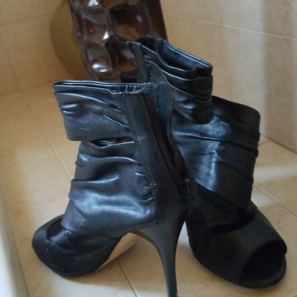 Shoes - Picture 2 of 3